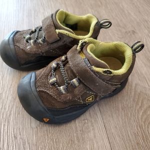 Keen Toddler Sneakers Size 6